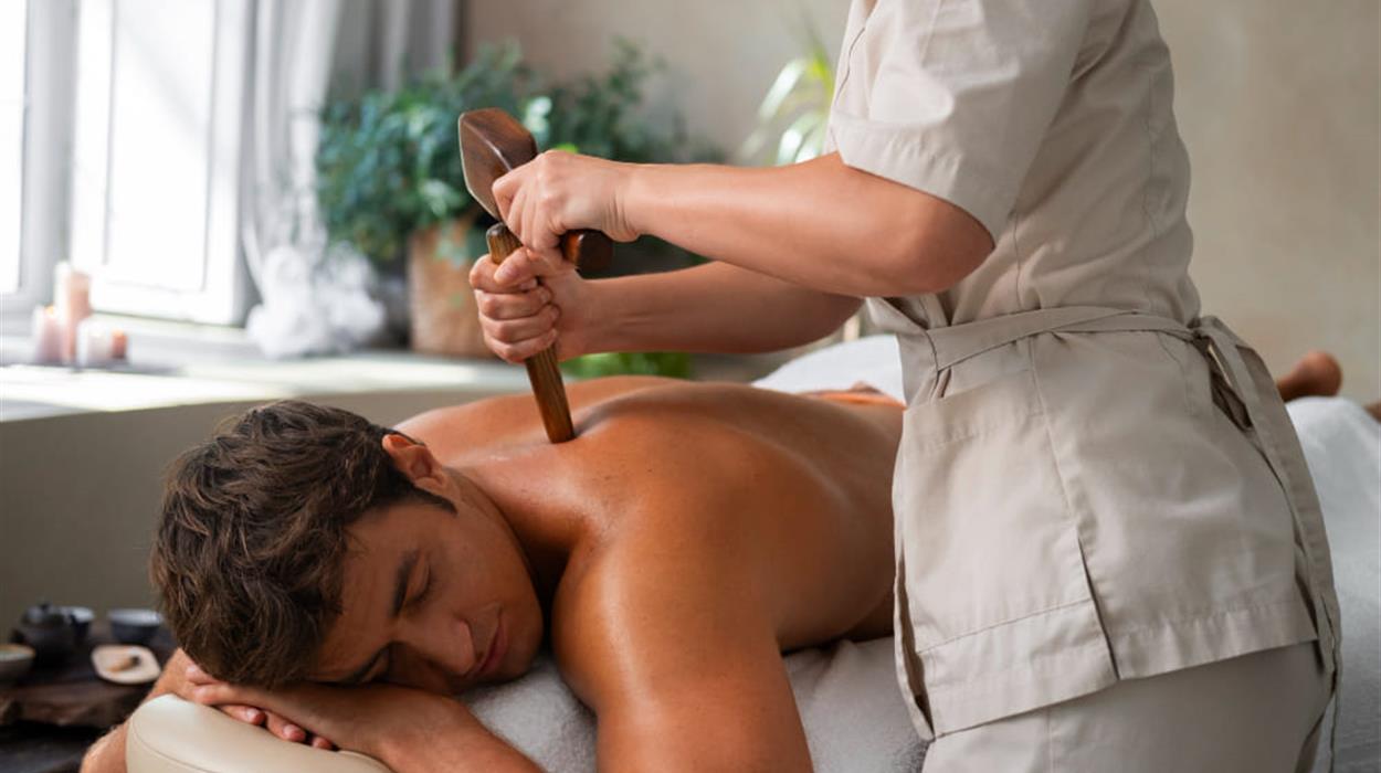 Abhyanga Warm Herbal Oil Massage